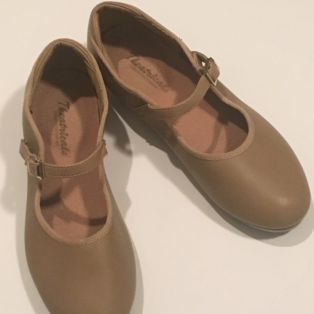 Theatricals girls tap shoes, color tan, size 1.5